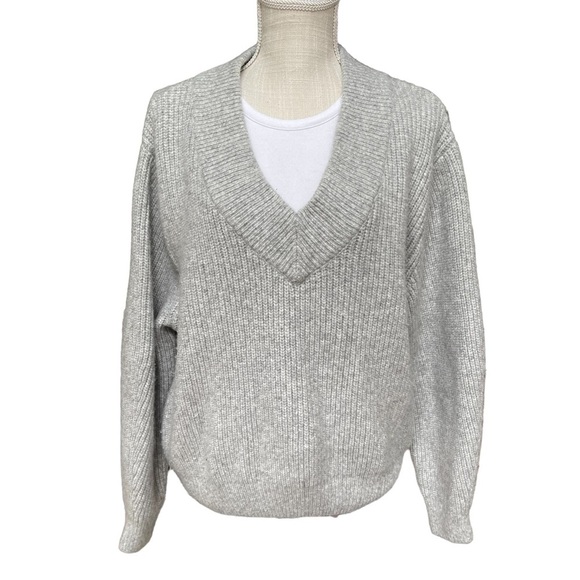 H&M Oversize Wool Blend Gray Knit V-Neck Pullover‎ Sweater Size: L - Picture 1 of 8